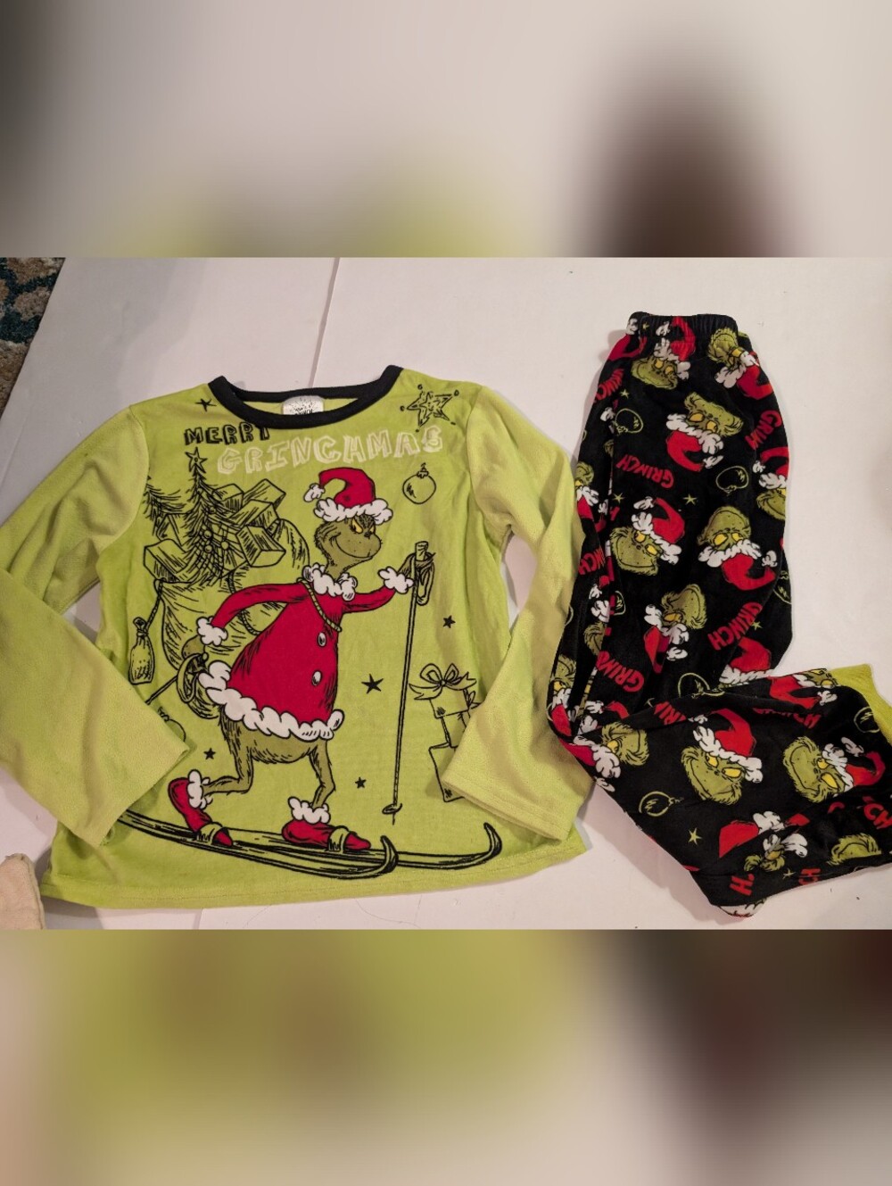 Grinch Kids Holiday Pajama Set - Lime Green Top & Black Pants Sz 8